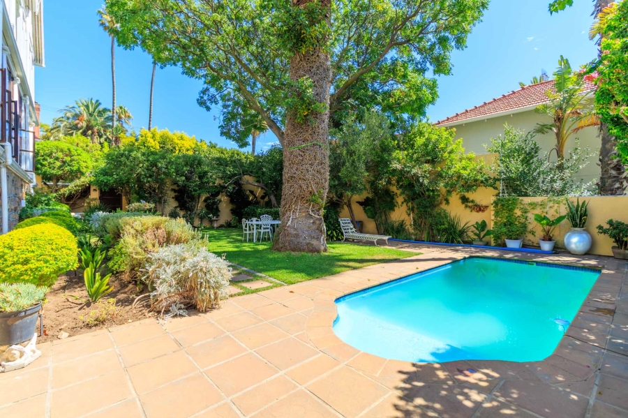 6 Bedroom Property for Sale in Fresnaye Western Cape